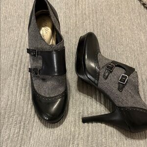 Dexflex Comfort Black and Gray Heels